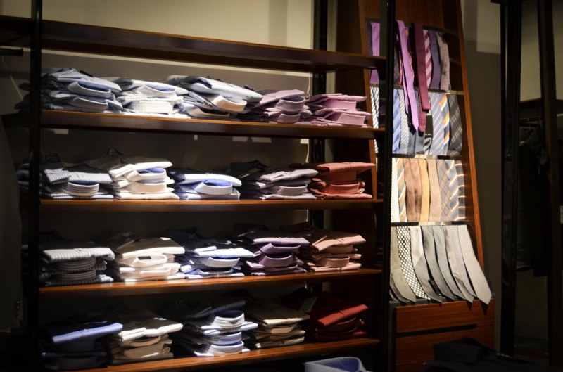 vitrine-LA VERDIERE-min_shirts_exhibition_shop_shopping_shelf_buy_business_clothing-940715